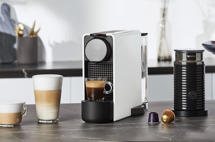机に置かれたコーヒーマシン